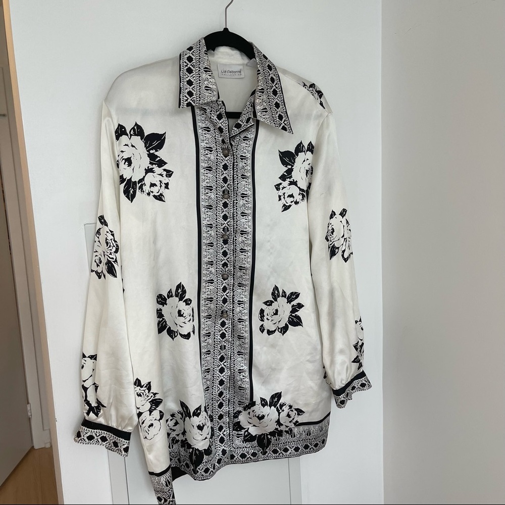 Aritzia Black and White Floral Blouse